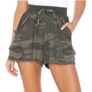 Splendid Camo Dockside Short in Vintage Olive Branch Green, Size‎ S